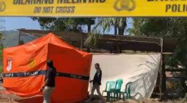 Lokasi makam Sutrimo di Desa Wlahar, Kecamatan Wangon, Kabupaten Banyumas, dipasang garis polisi dan tenda pemeriksaan saat tim forensik melakukan ekshumasi guna mengambil sampel jenazah. Pemeriksaan dilakukan untuk menelusuri penyebab kematian, apakah bersifat alamiah atau tidak alamiah, dengan melibatkan berbagai ahli forensik. Foto: Ist.