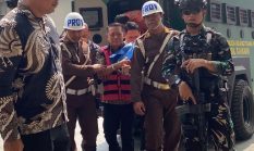 Febrie Adriansyah Tiba di Kejagung Pakai Rompi Tahanan, Diperiksa Terkait Emas 74 Kg & Rp543 Miliar