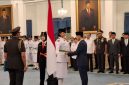 Wakil Presiden Gibran Rakabuming Raka secara resmi mengukuhkan sekaligus menyematkan lencana kepada Pemimpin Upacara Paskibraka tingkat pusat tahun 2026 di Istana Negara, Jakarta, Sabtu (15/8/2026). Foto: Ist.