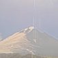 Puncak Gunung Merapi terpantau meluncurkan awan panas guguran sejauh 2.000 meter ke arah barat daya menuju hulu Kali Sat/Putih, Sabtu (29/8/2026) pagi. Foto: Ist.