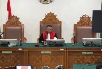 Hakim tunggal PN Jakarta Selatan Richard Edwin Basoeki membacakan putusan penolakan praperadilan Febrie Adriansyah di ruang sidang, Jumat (28/8/2026). Foto: Ist.