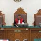 Hakim tunggal PN Jakarta Selatan Richard Edwin Basoeki membacakan putusan penolakan praperadilan Febrie Adriansyah di ruang sidang, Jumat (28/8/2026). Foto: Ist.