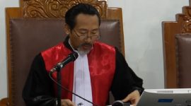 Hakim tunggal Pengadilan Negeri Jakarta Selatan, I Ketut Darpawan, membacakan putusan praperadilan pada Rabu (26/8/2026). Foto: Ist.