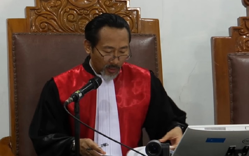 Hakim tunggal Pengadilan Negeri Jakarta Selatan, I Ketut Darpawan, membacakan putusan praperadilan pada Rabu (26/8/2026). Foto: Ist.