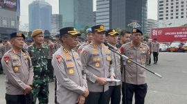Kabid Humas Polda Metro Jaya, Kombes Pol Budi Hermanto, menyampaikan keterangan pers terkait pengamanan aksi mahasiswa di kawasan Bundaran HI, Jakarta, Selasa (18/8/2026. Foto: Ist.