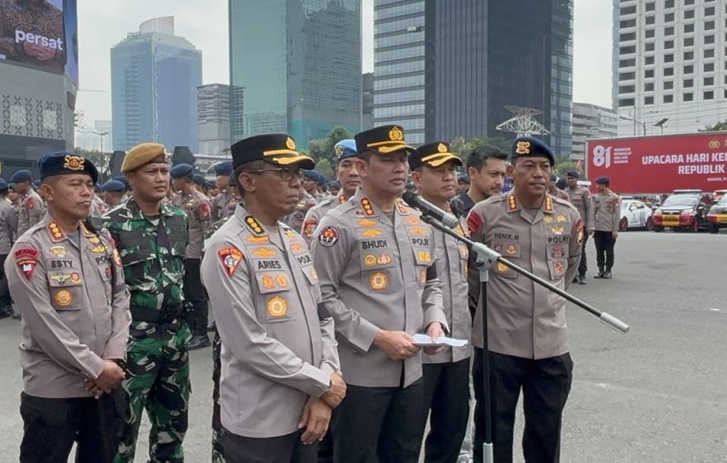Kabid Humas Polda Metro Jaya, Kombes Pol Budi Hermanto, menyampaikan keterangan pers terkait pengamanan aksi mahasiswa di kawasan Bundaran HI, Jakarta, Selasa (18/8/2026. Foto: Ist.