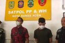Kepala Inspektorat Kota Banda Aceh berinisial FD (kiri) dan AM di Kantor Satpol PP-WH Kota Banda Aceh. Foto: Ist.