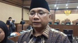 Mantan Menteri Agama Yaqut Cholil Qoumas tampak di ruang sidang Pengadilan Tipikor Jakarta, Selasa (18/8/2026). Dalam sidang pembacaan eksepsi, Yaqut menantang KPK membuktikan kerugian negara sebesar Rp622 miliar, menilai dakwaan tidak cermat, serta membantah pernah memerintahkan korupsi atau jual beli kuota haji. Foto: Ist.