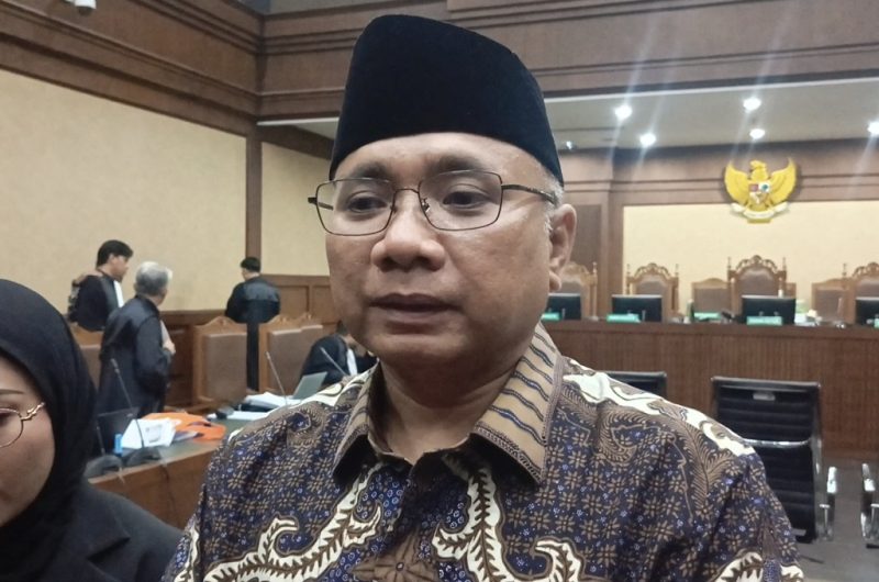 Mantan Menteri Agama Yaqut Cholil Qoumas tampak di ruang sidang Pengadilan Tipikor Jakarta, Selasa (18/8/2026). Dalam sidang pembacaan eksepsi, Yaqut menantang KPK membuktikan kerugian negara sebesar Rp622 miliar, menilai dakwaan tidak cermat, serta membantah pernah memerintahkan korupsi atau jual beli kuota haji. Foto: Ist.