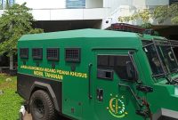 Mobil tahanan Kejagung tiba di KPK untuk jemput eks Jampidsus Febrie Adriansyah. Foto: Ist.