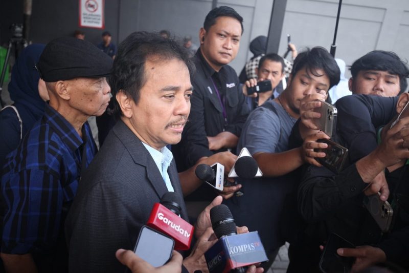 Roy Suryo memberikan keterangan kepada awak media terkait putusan penolakan praperadilan jilid III-nya di Pengadilan Negeri Jakarta Selatan. Foto: Ist.