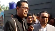 Kuasa hukum Roy Suryo, Refly Harun (kiri). Foto: Ist.