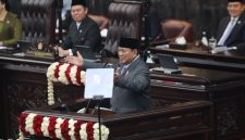 Presiden Prabowo Subianto menyampaikan Pidato Kenegaraan dalam Sidang Tahunan MPR RI Tahun 2026 di Gedung MPR/DPR RI, Jakarta, Jumat (14/8/2026). Dalam pidatonya, Presiden mengusulkan pemberian amnesti khusus bagi pengurus BUMN yang mengakui kesalahan serta pembentukan pengadilan ad hoc untuk mengusut pelanggaran direksi BUMN selama 30 tahun terakhir. Foto: Ist.
