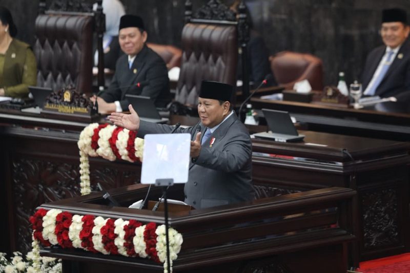 Presiden Prabowo Subianto menyampaikan Pidato Kenegaraan dalam Sidang Tahunan MPR RI Tahun 2026 di Gedung MPR/DPR RI, Jakarta, Jumat (14/8/2026). Dalam pidatonya, Presiden mengusulkan pemberian amnesti khusus bagi pengurus BUMN yang mengakui kesalahan serta pembentukan pengadilan ad hoc untuk mengusut pelanggaran direksi BUMN selama 30 tahun terakhir. Foto: Ist.