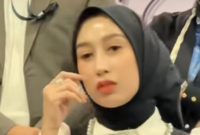 Reza Gladys didampingi tim kuasa hukumnya saat memberikan keterangan pers terkait putusan banding Pengadilan Tinggi DKI Jakarta, Sabtu (29/8/2026). Foto: Ist.