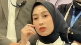 Reza Gladys didampingi tim kuasa hukumnya saat memberikan keterangan pers terkait putusan banding Pengadilan Tinggi DKI Jakarta, Sabtu (29/8/2026). Foto: Ist.
