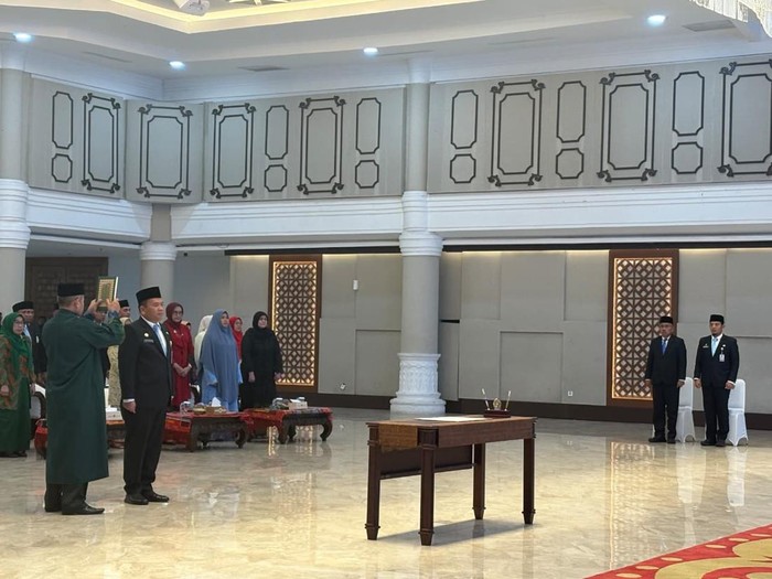 Gubernur Sumatera Utara, Muhammad Bobby Afif Nasution, melantik Timur Tumanggor sebagai Penjabat Sekretaris Daerah Sumatera Utara di Aula Raja Inal Siregar, Kantor Gubernur Sumut, Jumat (14/8/2026).