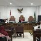 Suasana sidang praperadilan jilid ketiga Roy Suryo terhadap Polda Metro Jaya yang digelar di ruang sidang utama Pengadilan Negeri Jakarta Selatan, Senin (3/8/2026). Hakim tunggal I Ketut Darpawan memimpin persidangan saat pihak Polda Metro Jaya menyerahkan alat bukti dan menghadirkan ahli hukum untuk memperkuat dalil dalam perkara gugatan ganti rugi senilai Rp206 juta. Foto: Ist.