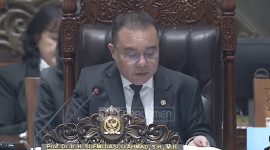 Wakil Ketua DPR RI, Prof. Dr. Ir. H. Sufmi Dasco Ahmad, memimpin Rapat Paripurna yang menetapkan batas waktu pengesahan RUU Perampasan Aset paling lambat pada 15 Desember 2026. Keputusan ini disambut setuju secara bulat oleh seluruh anggota DPR yang hadir. Foto: Ist.