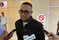 Wakil Ketua Komisi III DPR RI, Ahmad Sahroni, memberikan keterangan kepada awak media di Kompleks Parlemen, Senayan, Jakarta Pusat, Selasa (4/8/2026). Sahroni menegaskan DPR RI belum menerima Surat Presiden terkait pergantian Kapolri Jenderal Listyo Sigit Prabowo, meskipun isu pergantian mencuat mengingat masa jabatan telah berjalan sekitar lima tahun. Foto: Ist.