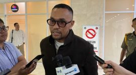 Wakil Ketua Komisi III DPR RI, Ahmad Sahroni, memberikan keterangan kepada awak media di Kompleks Parlemen, Senayan, Jakarta Pusat, Selasa (4/8/2026). Sahroni menegaskan DPR RI belum menerima Surat Presiden terkait pergantian Kapolri Jenderal Listyo Sigit Prabowo, meskipun isu pergantian mencuat mengingat masa jabatan telah berjalan sekitar lima tahun. Foto: Ist.