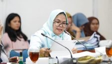 Kadis Perkimtan Deliserdang Yetty Sembiring saat rapat bersama Banggar DPRD Deliserdang. Foto: Waspada.co.id