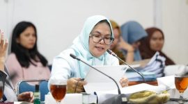 Kadis Perkimtan Deliserdang Yetty Sembiring saat rapat bersama Banggar DPRD Deliserdang. Foto: Waspada.co.id