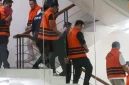 Delapan tersangka keluar dari Gedung Merah Putih KPK setelah menjalani pemeriksaan terkait perkara dugaan suap pengurusan Hak Guna Bangunan (HGB) di BPN Kabupaten Bogor, Jakarta, Selasa (15/9/2026). Foto: Ist.
