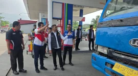 Tim gabungan dari Pertamina Patra Niaga, Polda Sumatera Barat, dan Pemprov Sumbar melakukan inspeksi mendadak di salah satu SPBU Kota Padang, Senin (7/9/2026). Foto: Ist.