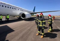 Pesawat Garuda Indonesia GA604 yang mengalami pecah ban saat lepas landas dari Jakarta mendarat dengan selamat di Bandara Sultan Hasanuddin, Makassar, Kamis (3/9/2026). Foto: Ist.