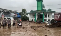 Banjir Bandang Solok Sumbar: 4 Luka, 32 Jiwa Mengungsi, Jalur Solok–Padang Terputus