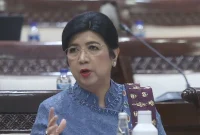 Gubernur Bank Indonesia Destry Damayanti menyampaikan penjelasan terkait tekanan terhadap rupiah dan langkah penstabilan nilai tukar dalam rapat bersama Komisi XI DPR RI di Kompleks Parlemen, Senin (28/9/2026). Foto: Ist.