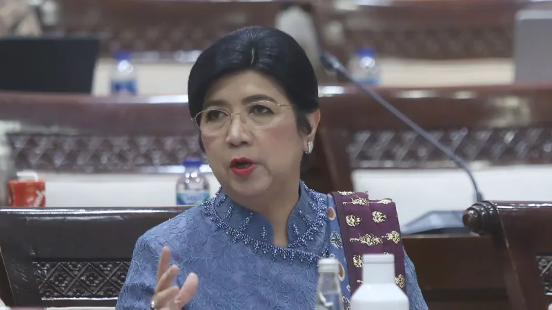 Gubernur Bank Indonesia Destry Damayanti menyampaikan penjelasan terkait tekanan terhadap rupiah dan langkah penstabilan nilai tukar dalam rapat bersama Komisi XI DPR RI di Kompleks Parlemen, Senin (28/9/2026). Foto: Ist.