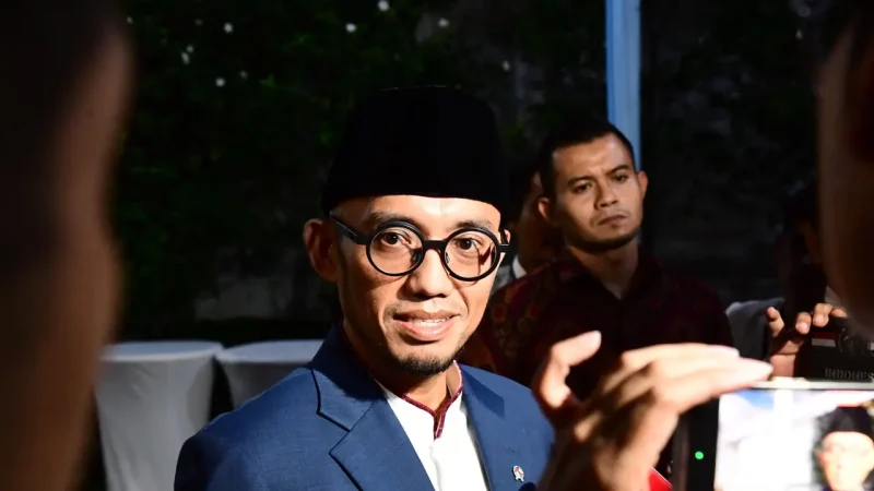 Wakil Menteri Haji dan Umrah Dahnil Anzar Simanjuntak membantah isu anaknya terlibat perundungan di sekolah ICM Tangsel dan menyebut kabar tersebut sebagai hoaks. Foto: Ist.