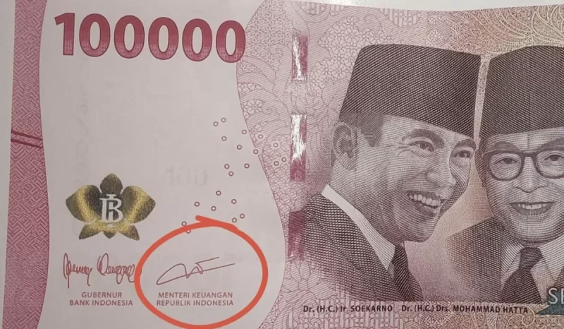 Uang Rupiah emisi tahun cetak 2026 bernilai Rp100.000 yang memuat tanda tangan Purbaya Yudhi Sadewa selaku Menteri Keuangan dan Perry Warjiyo selaku Gubernur BI. Bank Indonesia menegaskan uang tersebut tetap sah dan berlaku sebagai alat pembayaran yang sah di seluruh wilayah NKRI, meski kedua pejabat terkait telah berganti. Foto: Ist.