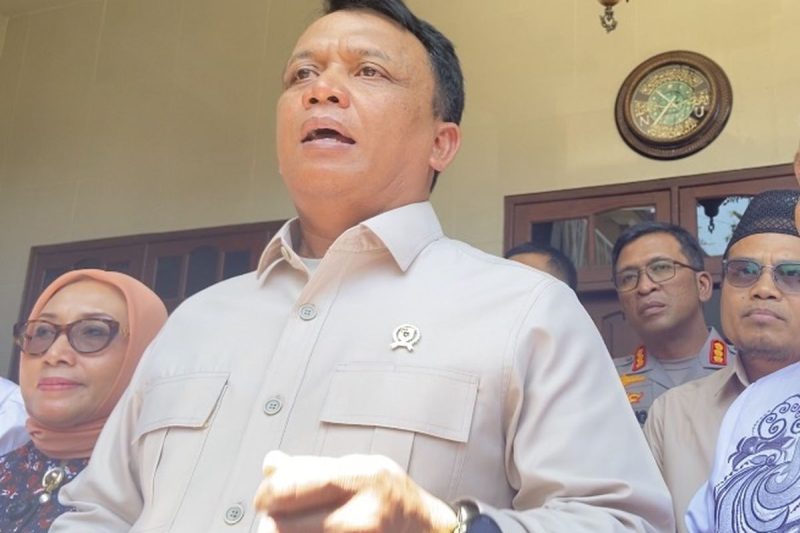 Wakil Kepala BGN, Trenggono memberikan keterangan pers terkait hasil penelusuran insiden keracunan massal program Makan Bergizi Gratis di Sidoarjo, Jumat (4/9/2026). Foto: Ist.