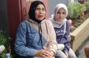 Siti Wardah (kiri) bersama anak perempuannya, Rahma Lubis, saat memberikan keterangan kepada awak media di depan kantor BPS Sumut, Jumat (4/9/2026). Foto: Ist.