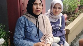 Siti Wardah (kiri) bersama anak perempuannya, Rahma Lubis, saat memberikan keterangan kepada awak media di depan kantor BPS Sumut, Jumat (4/9/2026). Foto: Ist.