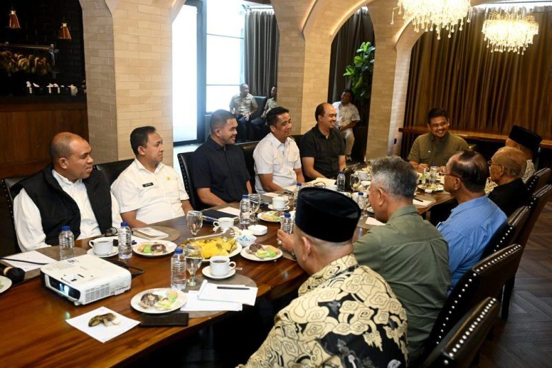 Gubernur Sumut Bobby Nasution bersama jajaran Pemprov Sumut menerima audiensi pengurus Ikatan Cendekiawan Karo di Mikie Holiday Resort, Berastagi, Rabu (2/9/2026). Foto: Ist.