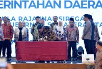 Gubernur Sumut Bobby Nasution bersama kepala daerah se-Sumut mengikuti rapat koordinasi penguatan tata kelola pemerintahan dan pencegahan korupsi bersama KPK. Foto: Ist.