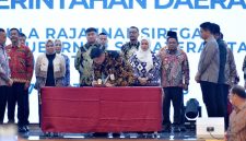 Gubernur Sumut Bobby Nasution bersama kepala daerah se-Sumut mengikuti rapat koordinasi penguatan tata kelola pemerintahan dan pencegahan korupsi bersama KPK. Foto: Ist.