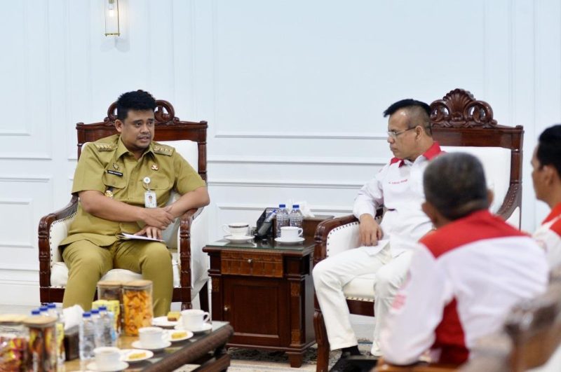 Gubernur Sumatera Utara Muhammad Bobby Afif Nasution (kiri) saat menerima audiensi jajaran pengurus DPD Abpednas Sumut di Kantor Gubernur Sumut, Medan, Senin (21/9/2026). Foto: Ist.