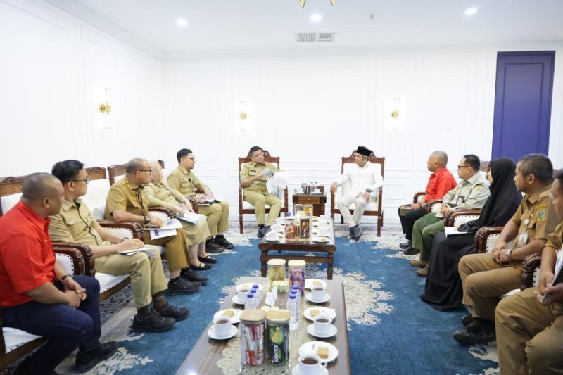 Gubernur Sumatera Utara Muhammad Bobby Afif Nasution menerima audiensi Pengurus Persatuan Dokter Hewan Indonesia Cabang Sumut di Kantor Gubernur Sumut, Medan, Senin (7/9/2026). Foto: Ist.