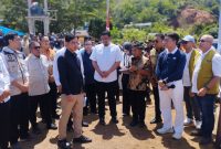 Wakil Presiden Gibran Rakabuming Raka didampingi Gubernur Sumatera Utara Muhammad Bobby Afif Nasution meninjau kawasan hunian tetap di Parombunan, Sibolga, Jumat (4/9/2026). Foto: Ist.