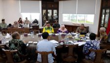 Wakil Gubernur Sumut Surya memimpin Rapat Akselerasi Peningkatan SAKIP Pemprov Sumut di Kantor Gubernur Sumut, Medan, Jumat (25/9/2026). Foto: Ist.