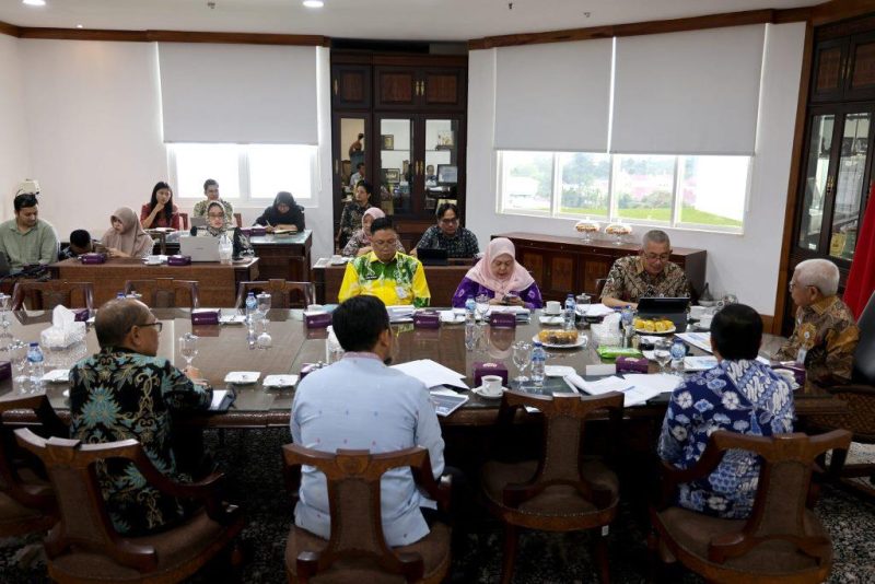 Wakil Gubernur Sumut Surya memimpin Rapat Akselerasi Peningkatan SAKIP Pemprov Sumut di Kantor Gubernur Sumut, Medan, Jumat (25/9/2026). Foto: Ist.