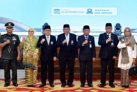 Wakil Gubernur Sumut Surya bersama jajaran pimpinan mengukuhkan Rusdy Sofyan sebagai Kepala Perwakilan BPKP Sumut di Aula Raja Inal Siregar, Kamis (24/9/2026). Foto: Ist.