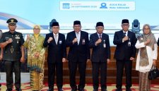 Wakil Gubernur Sumut Surya bersama jajaran pimpinan mengukuhkan Rusdy Sofyan sebagai Kepala Perwakilan BPKP Sumut di Aula Raja Inal Siregar, Kamis (24/9/2026). Foto: Ist.