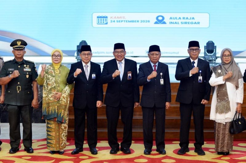 Wakil Gubernur Sumut Surya bersama jajaran pimpinan mengukuhkan Rusdy Sofyan sebagai Kepala Perwakilan BPKP Sumut di Aula Raja Inal Siregar, Kamis (24/9/2026). Foto: Ist.