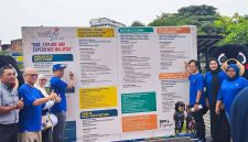 Tujuh Track Baru: Deputy Secretary General (Tourism), Ministry of Tourism Art and Culture YBr Mr Chua Choon Hwa dan Direktur MYSTA Mr Idroose Tambarin menandatangani tujuh track baru bersepeda di malaysia. Terlihat Direktur Divisi Promosi Internasional Asia Tenggara, Pariwisata Malaysia Mrs Baizuri Baharum, Direktur MYSTA Mr Idroose Tambarin, perwakilan Bike Aid Singapore, Event Organizer Tough Gorilla Azura Zainol Abidin. (Foto Pn Ade Azura)